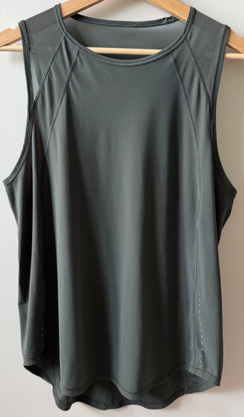 Lululemon women's sculpt tank *back vent